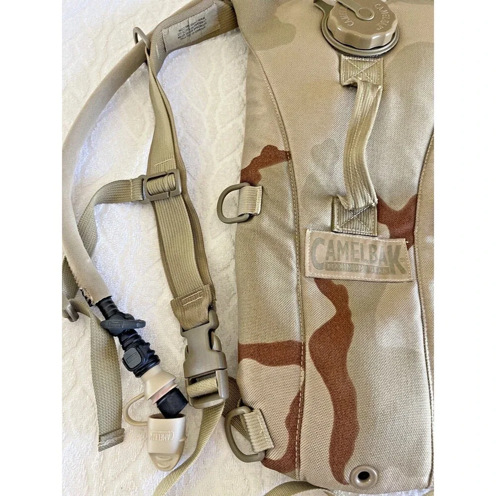 CAMELNAK 3Litters(100oz) of water Hiking Desert Camouflage Pattern USA